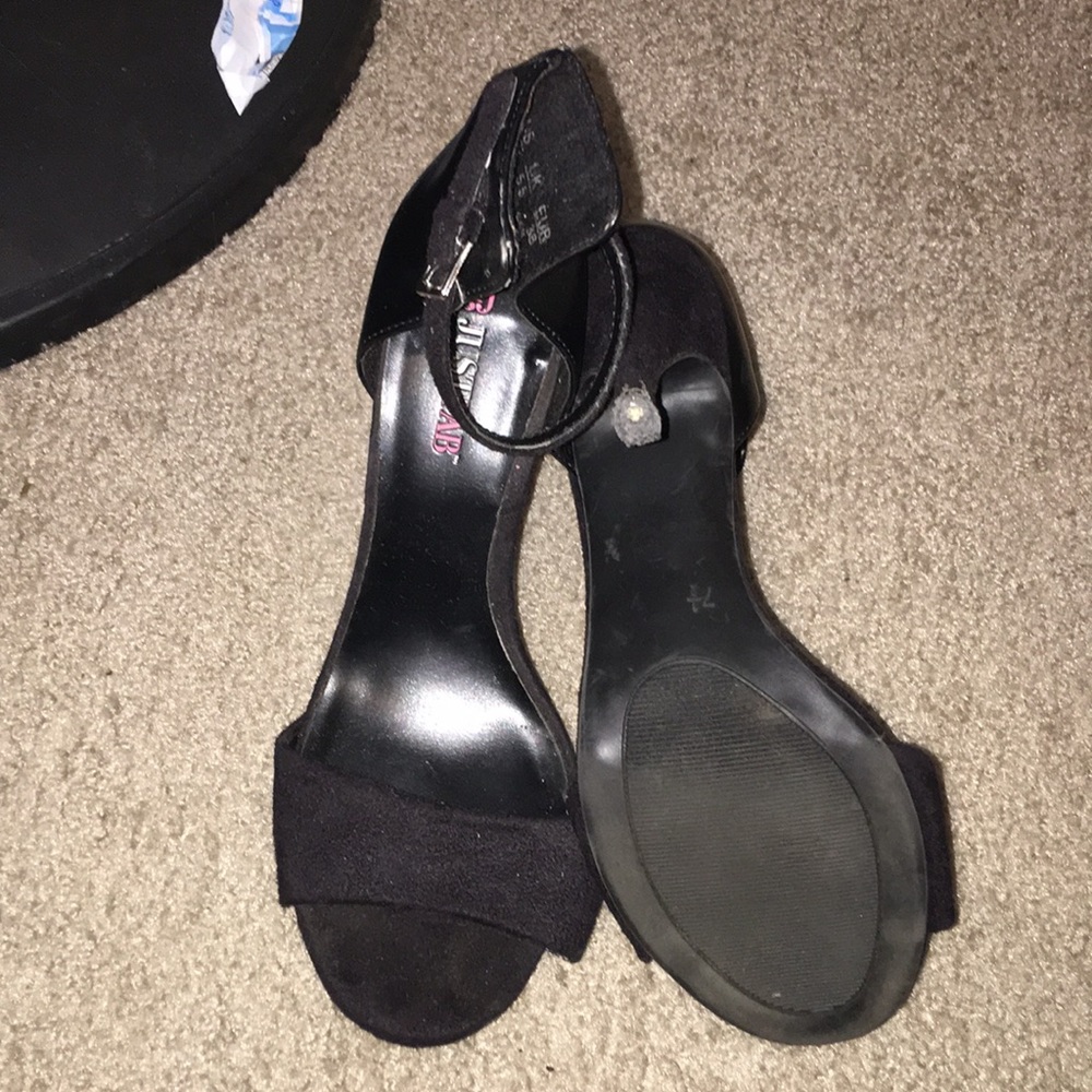 Heels - Picture 3 of 3
